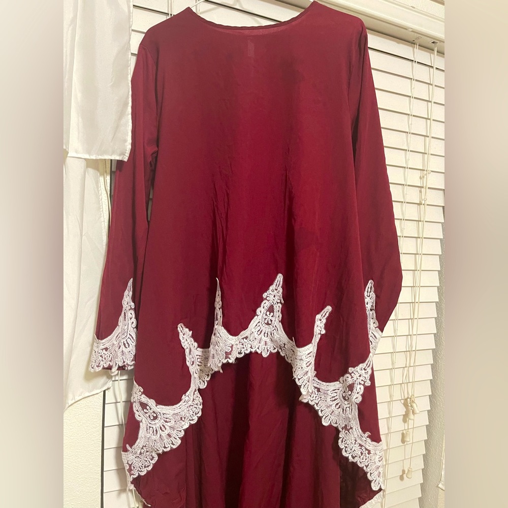 High-Low top with lace - Picture 2 of 4